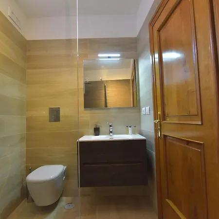 فيلة Eustachio *