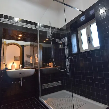 فيلة Eustachio *